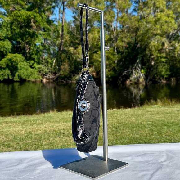 COACH Chelsea Signature Jacquard & Patent Leather Turnlock Wristlet Black 40809 - Picture 2 of 16